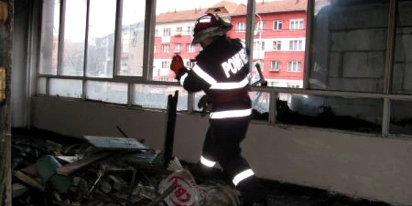 Pompierii au intervenit prompt pentru ca incendiul să nu se extindă