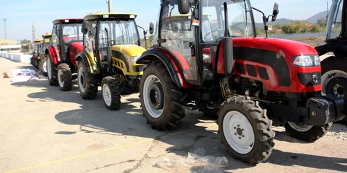 Importul de tractoare blocat in vama FOTO Tudor Iovu