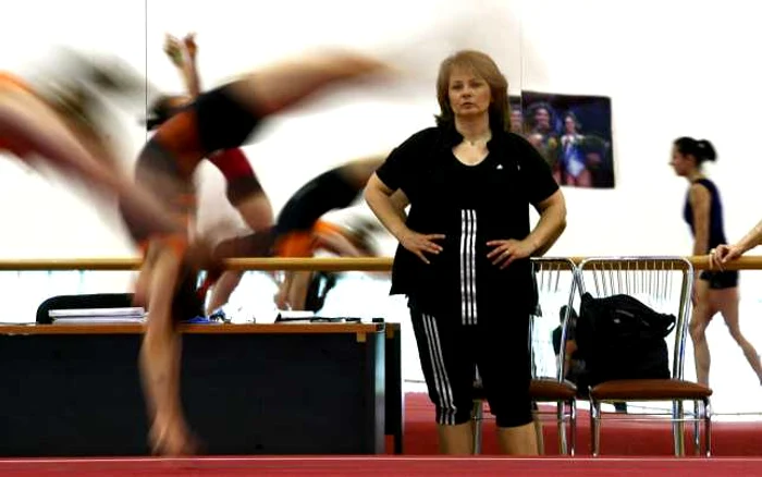 Mariana Bitang, în timpul unui antrenament al gimnastelor. FOTO Mediafax