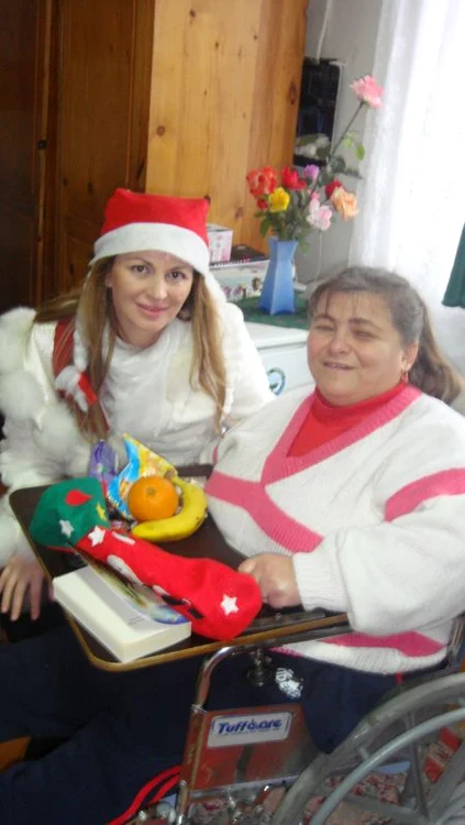 Delia Antal a dăruit cadouri bătrânilor