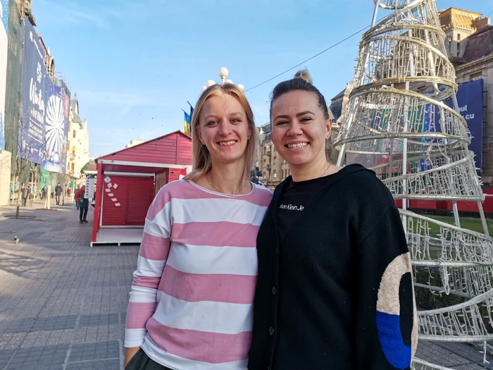 Lisa și Ana în Piața Victoriei FOTO Ștefan Both