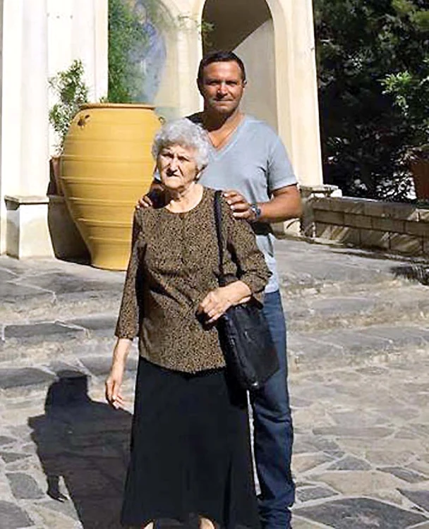 Vineri, cu câteva ore înainte de cutremur, Bianca a fost surprinsă de fotoreporterii Click! ieșind de la un salon de înfrumusețare