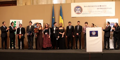 Liga Studenţilor Români din Străinătate premiază excelenţa academică