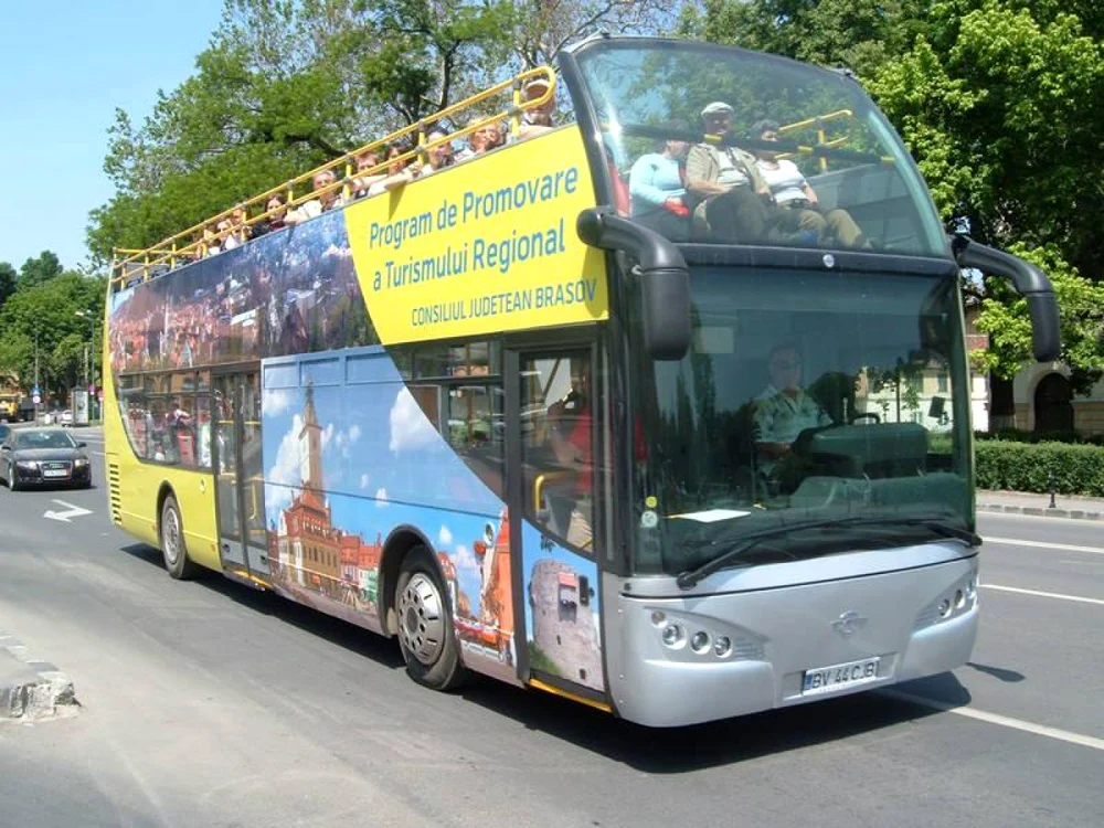 Autocarul a fost achiziţionat acum zece ani cu suma de 300.000 de euro. Foto: Arhivă