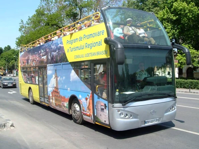Autocarul a fost achiziţionat acum zece ani cu suma de 300.000 de euro. Foto: Arhivă