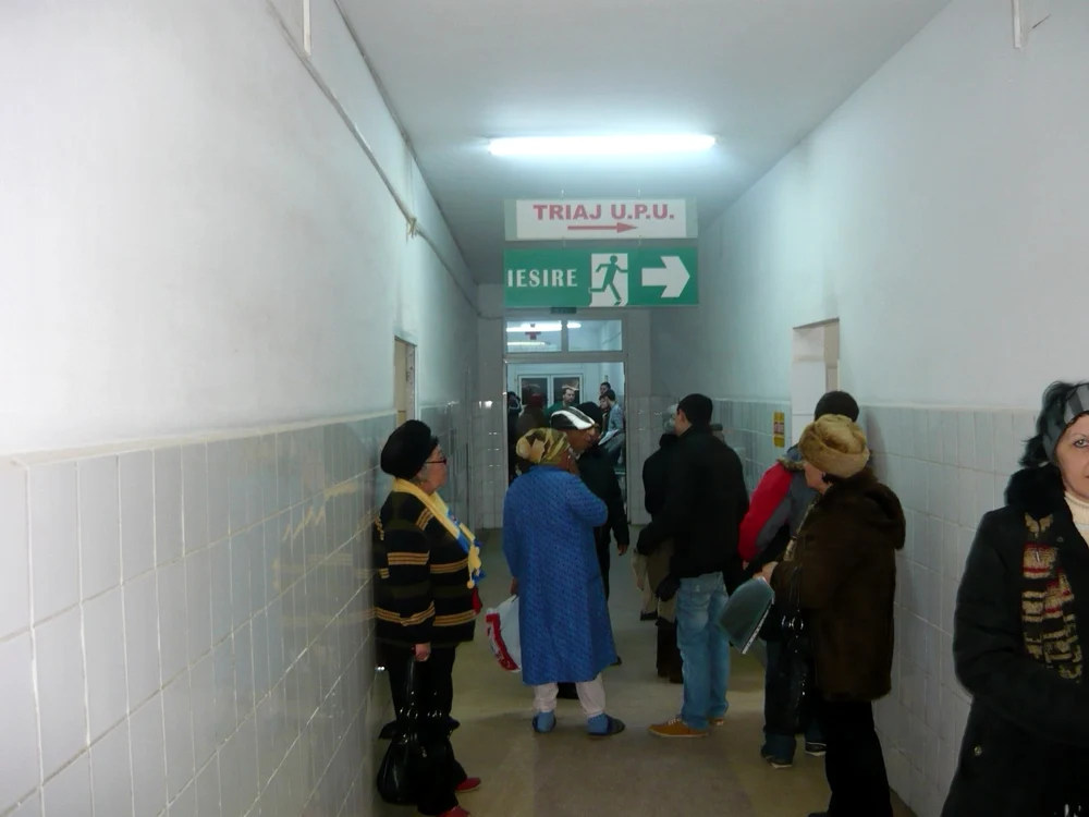 Fata a venit la spital, acuzzând dureri provocate de accidentul de acum trei zile FOTO Arhivă Adevărul