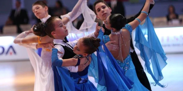 Micii dansatori au făcut show la patinoar