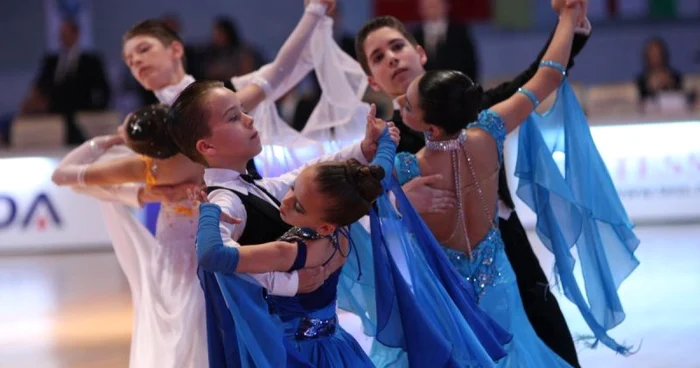 Micii dansatori au făcut show la patinoar