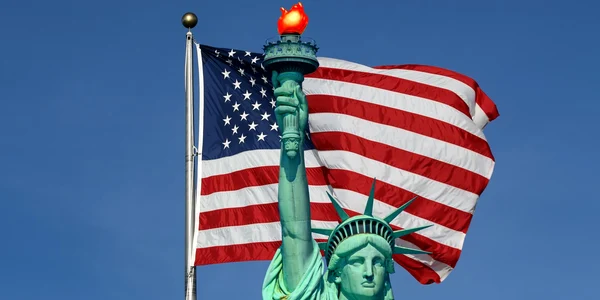 Statuia Libertăţii şi Steagul Americii