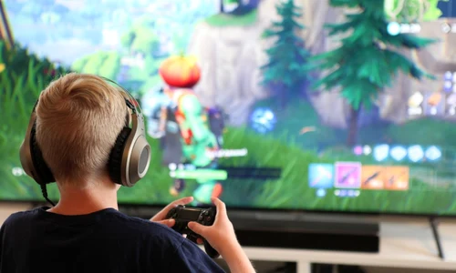 Fortnite calculator joc video consola FOTO Shutterstock