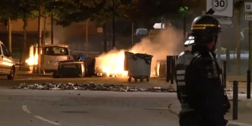 Violente in Trappes suburbia Parisului