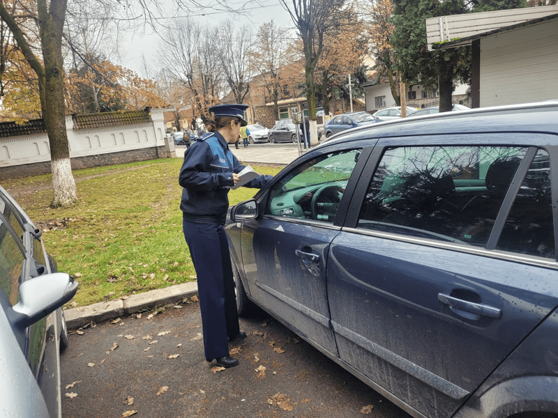 11 reguli esențiale să nu fii victima hoților de buzunare sau a celor ca fură din mașini, de Sărbători