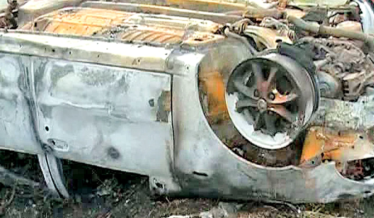 Un autoturism a ajuns în şanţ pe A1 şi a luat foc