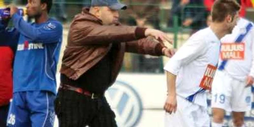 „Pistolarul“ care în 2008 a ameninţat că îl împuşcă pe Andrei Cristea (dreapta)