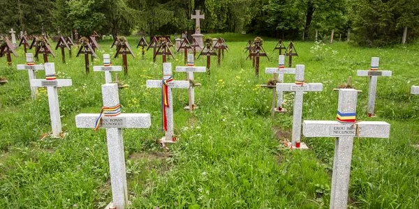Cimitirul Internaţional al Eroilor din Valea Uzului FOTO Mugur Vărzariu