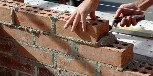 Cărămida de la Chirca, folosită nu doar la construcţii, dar şi în scheme de spălare de bani