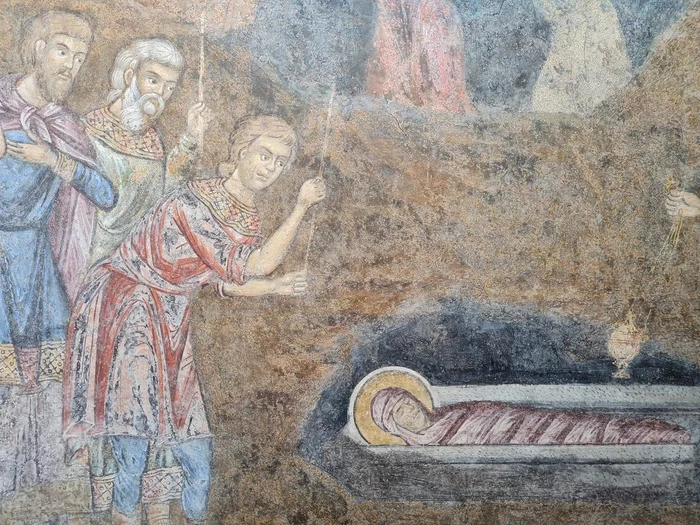 Aflarea moaștelor sfintei Paraschevadetaliu din fresca Mănăstirii Gura Motrului