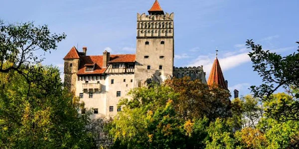 Românii care se vaccinează la Castelul Bran vor primi o diplomă specială FOTO Castelul Bran