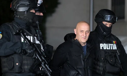 Horatiu Potra este escortat de politisti la IPJ Prahova  Foto Inquam Photos  George Calin (4) jpg