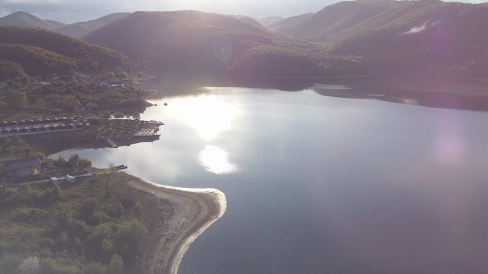 Lacul Cinciș din Hunedoara, litoralul de la munte. Locuri uimitoare, ascunse în împrejurimile sale VIDEO