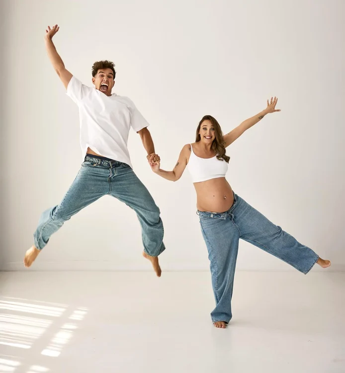 Andrei Alexandru și Ilona Brezoianu sunt părinții unui băiețel. FOTO: Radu Enache/Instagram