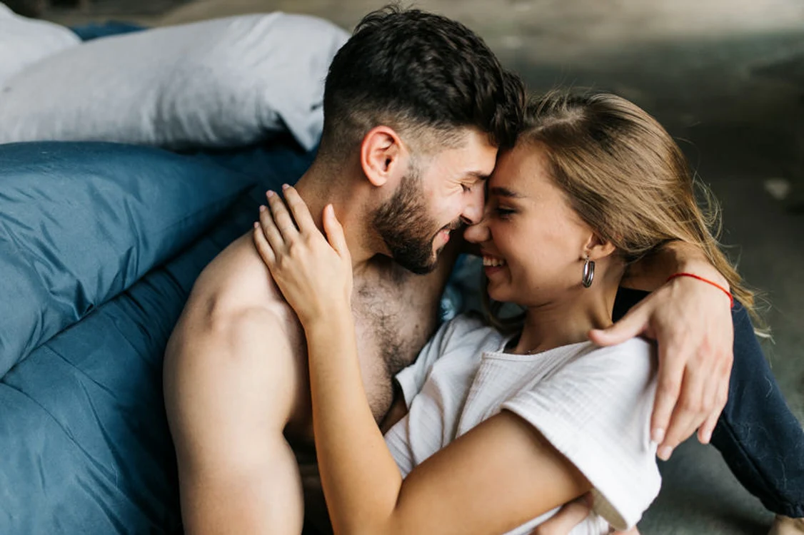 
    Romantismul este o calitate foarte apreciată în relația de cuplufoto: 123RF  