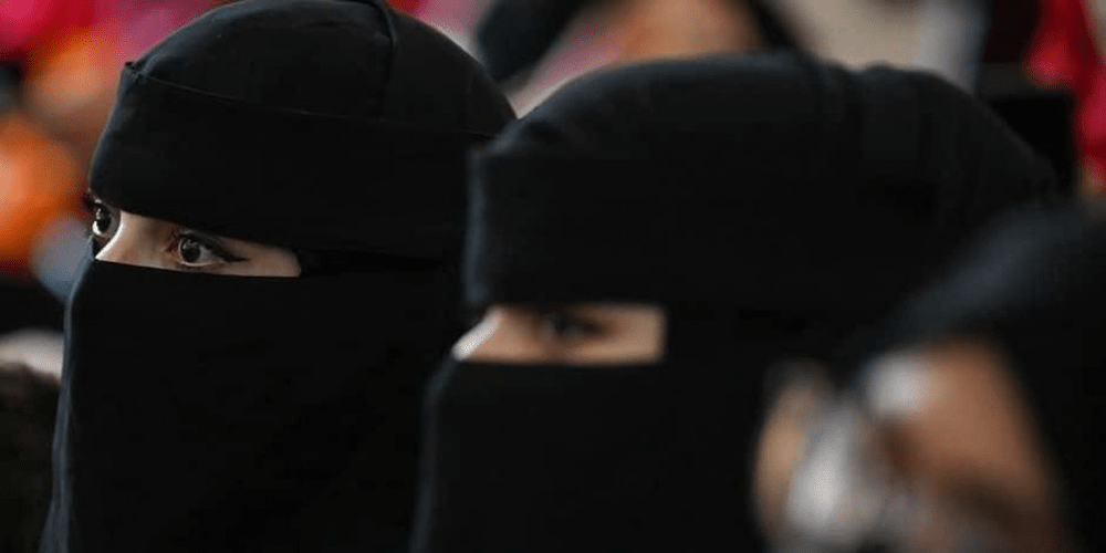 O afgană acuză un oficial taliban că a bătut-o, a violat-o și a silit-o să se mărite cu el