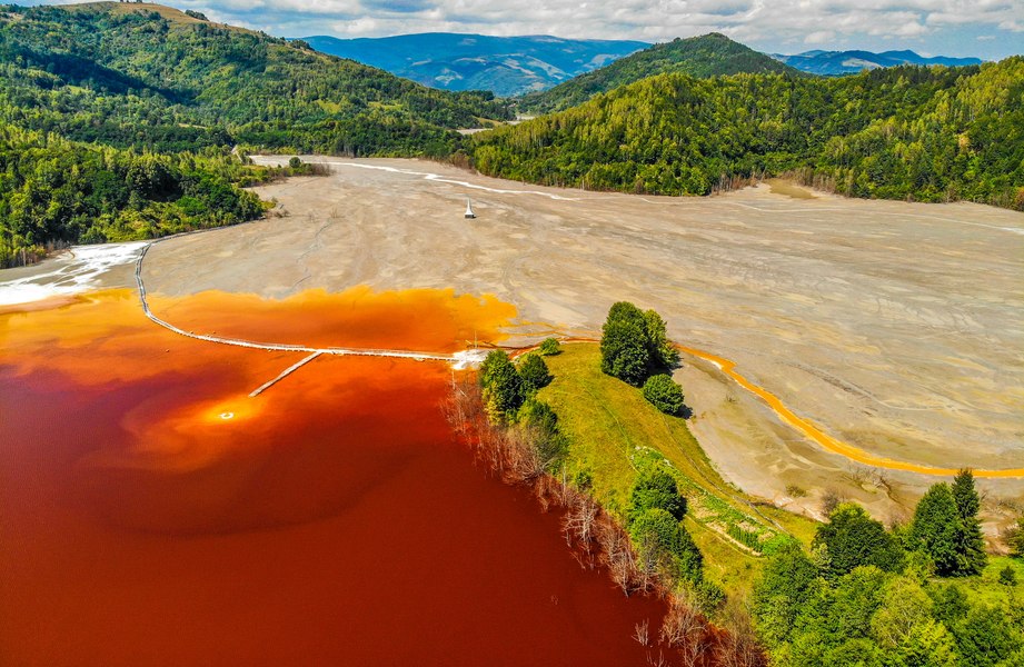 Drama locuitorilor din Geamăna, satul dispărut sub iazul de steril uriaș din Munții Apuseni FOTO VIDEO