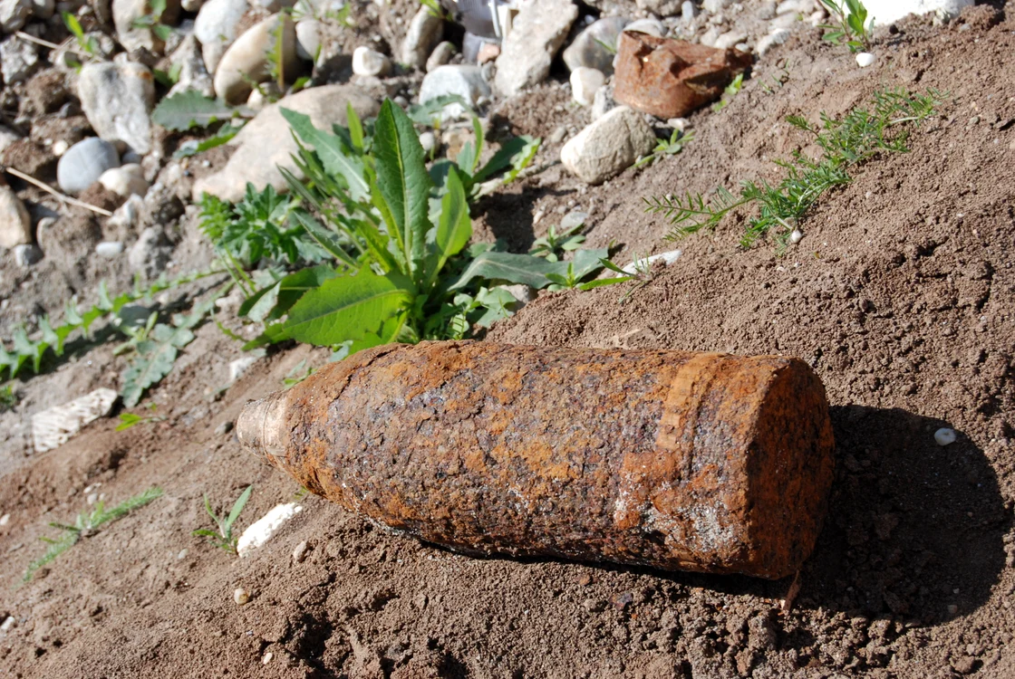 
    Proiectilul găsit în curtea ieşeanului va fi distrus (foto: arhivă)  