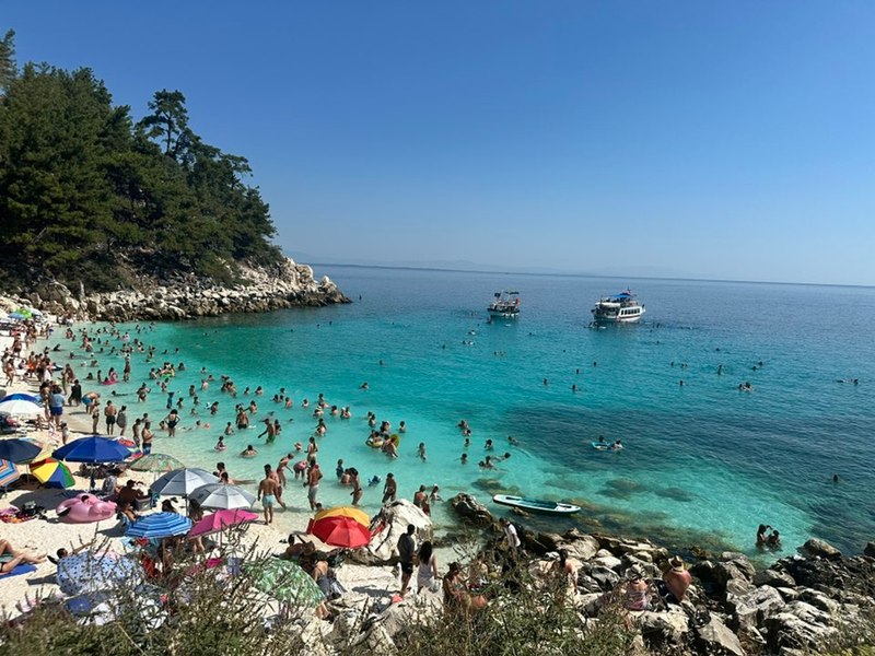Ce a făcut un român aflat în vacanță, după ce a aflat că „Thassos este pământ românesc”. „Nu râdem, nu ne minunăm”