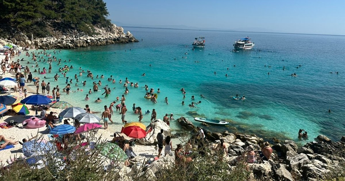 Cel mai ieftin moment să vizitezi Grecia: secretele unei vacanțe de vis între plaje spectaculoase și gastronomie autentică