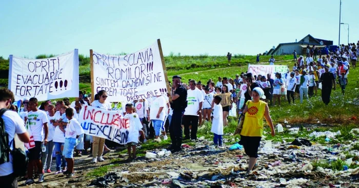 protest foto cartea pata