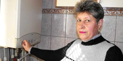 Vremea rece a obligat-o pe Anicuţa Motoc să pornească centrala