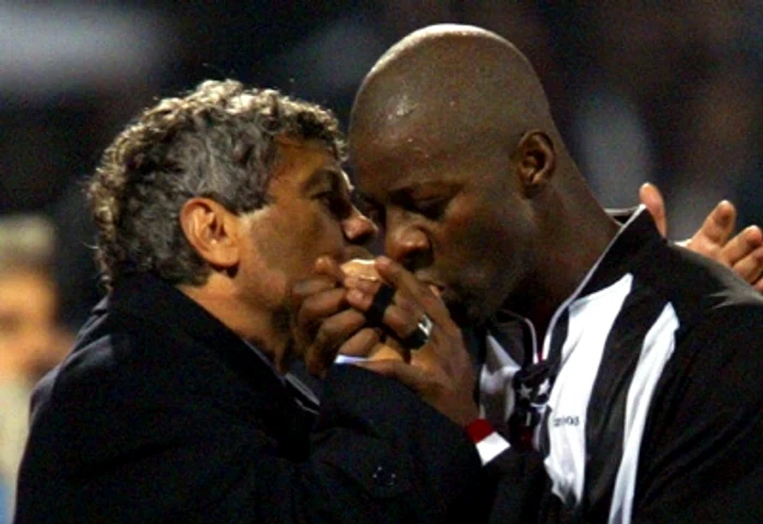 Pascal Nouma i-a pupat mâna antrenorului după un gol  