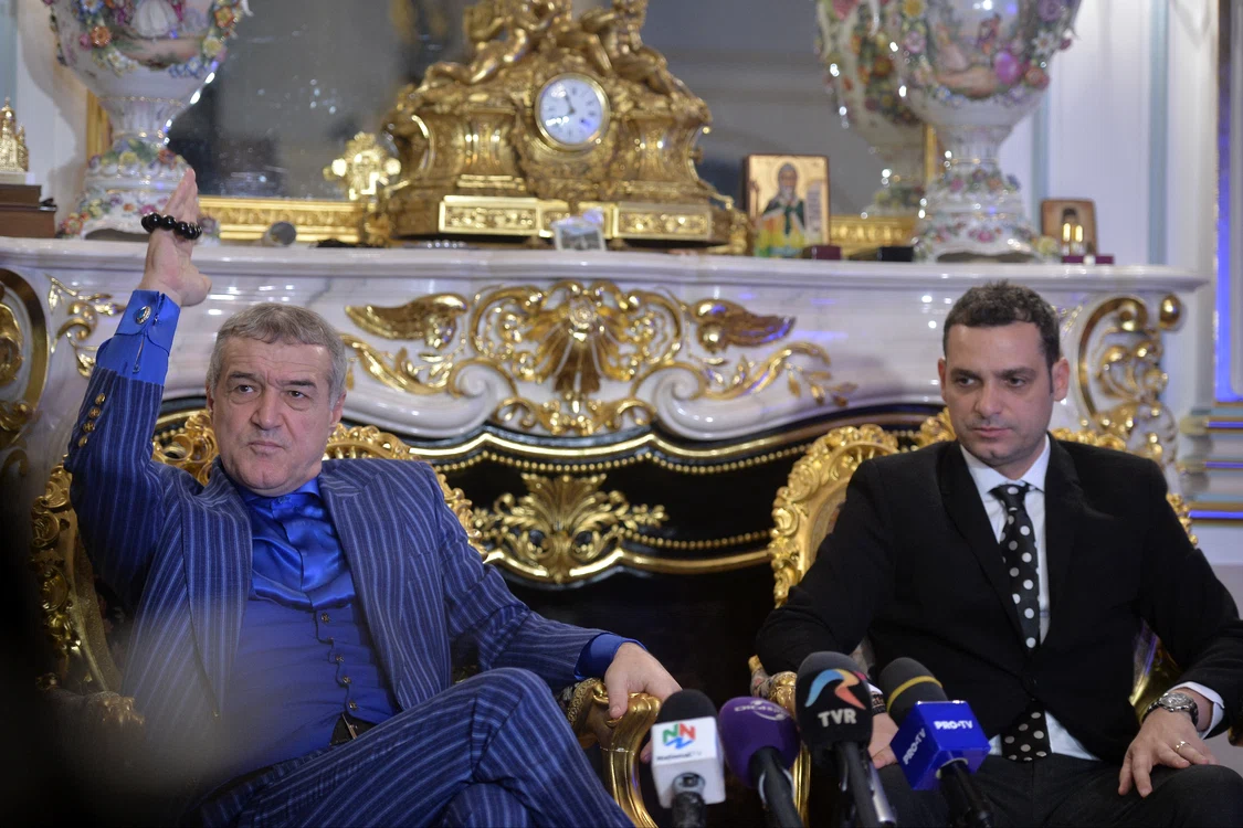 
    Gigi Becali l-a prezentat la palat pe noul antrenor al FCSB-ului, Mihai Teja, iar patronul i-a spus de la început cum stăFoto: Mediafax  