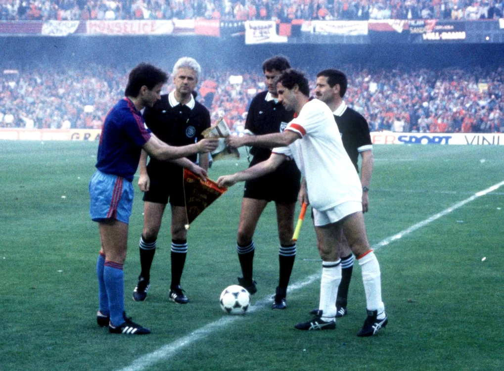 Franco Baresi, alături de Tudorel Stoica, la finala AC Milan - Steaua, din 1989 (FOTO: Profimedia)