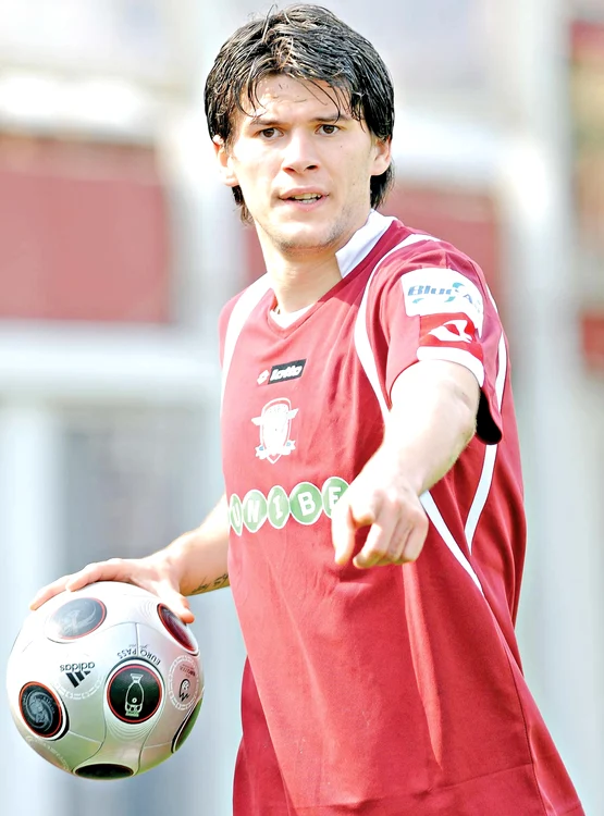 
    Cristi Săpunaru iubeşte Rapidul, dar nu vrea să-l ajute necondiţionat. Fotbalistul în vârstă de 30 de ani încearcă să câştige câţi mai mulţi bani pe final de carierăFoto Click!  
