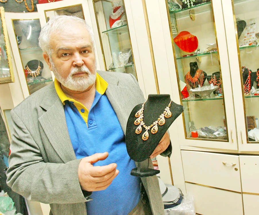 Ion Coteanu este  bijutier pentru  actorii de telenovele (Foto: Dorin Constanda)