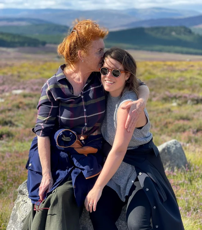 Sarah Ferguson și mezina sa, Eugenie. FOTO: Instagram