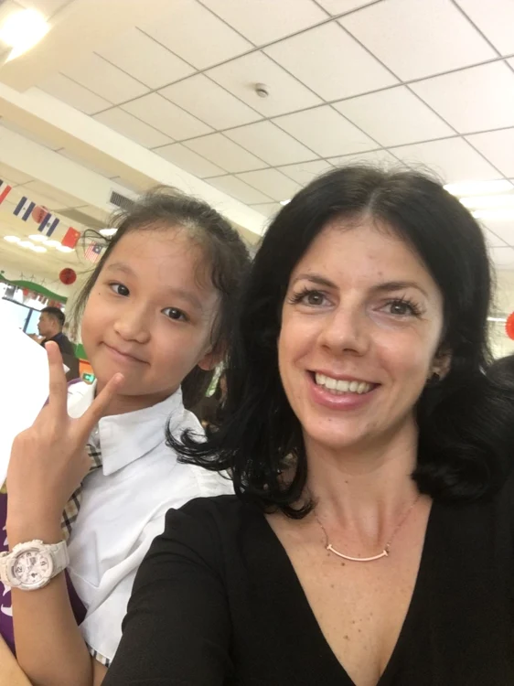 Demeter Boglárka este profesor in china foto arhiva personala
