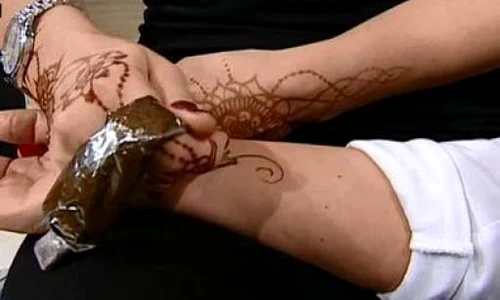 Teo s a tatuat în direct  jpeg