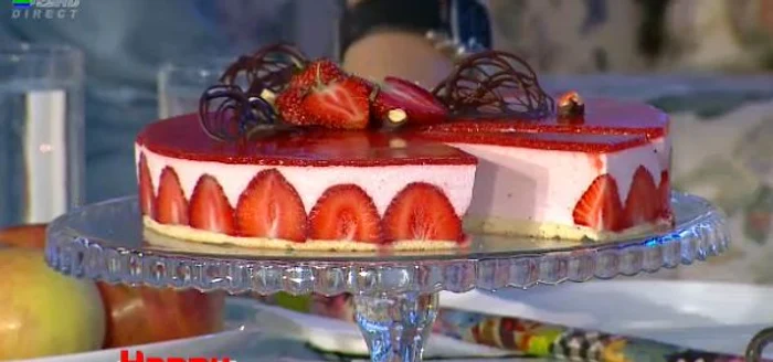 Aceasta este prăjitura pe care "Casnica" i-a adus-o lui Măruţă (captură: PRO TV)