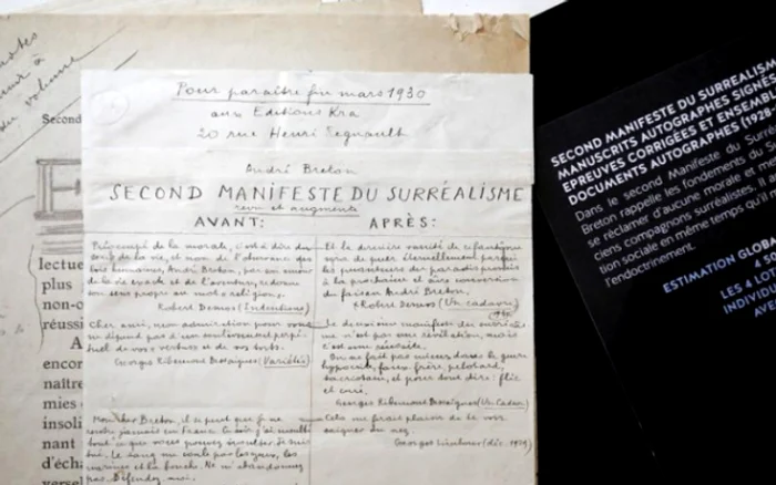 Manuscrisul celui de-al doilea Manifest al Suprarealismului al lui Andre Breton                                              FOTO: Reuters/ Benoit Tessier