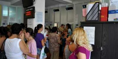 Angajaţii de la Finanţe abia fac faţă solicitărilor