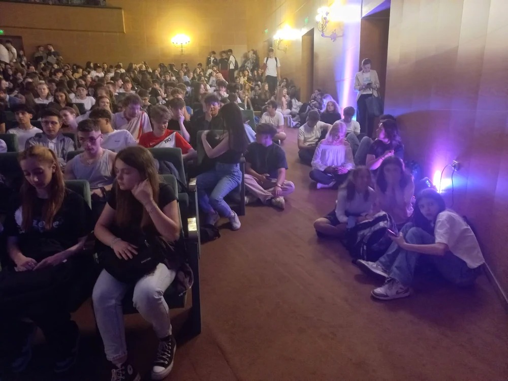 Teatrul Sică Alexandrescu, neîncăpător pentru campania antidrog FOTO Ioan Buciumar