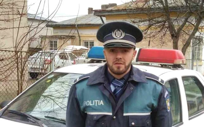 Poliţistul Mihai Negruţ, cel care a salvat viaţa bătrânului de 71 de ani. FOTO Facebook/ Poliţia Română