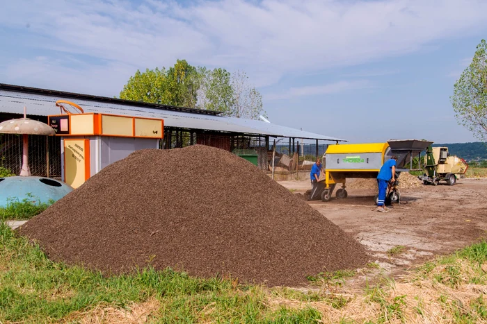 Transformarea nămolului în compost durează aproximativ două luni FOTO SEdC Mioveni