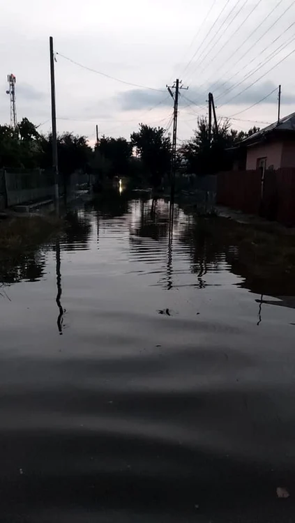 Mai multe cartiere au fost inundate FOTO Facebook/ISU Călăraşi