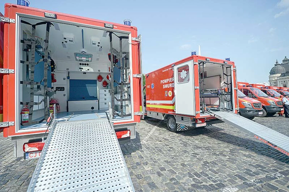 26 de ambulanţe au fost  trimise ieri în judeţe