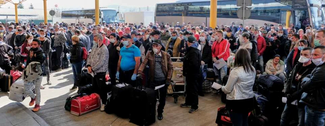 Muncitori sezonieri Aeroport Cluj FOTO Inquam Photos / Raul Ştef